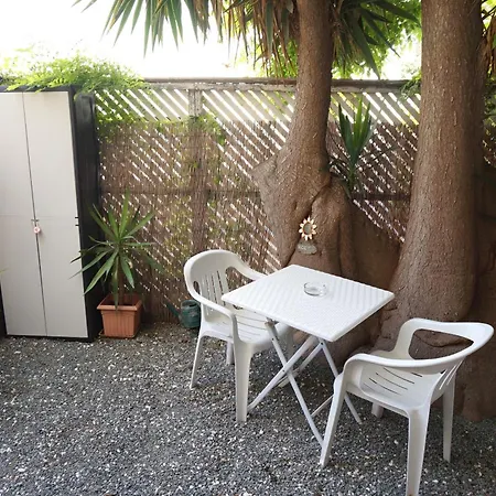 Apartman Ibiscus Gardens Near Beach, Bars & Amenities *