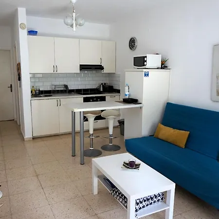 Ibiscus Gardens Near Beach, Bars & Amenities Apartman Paphos