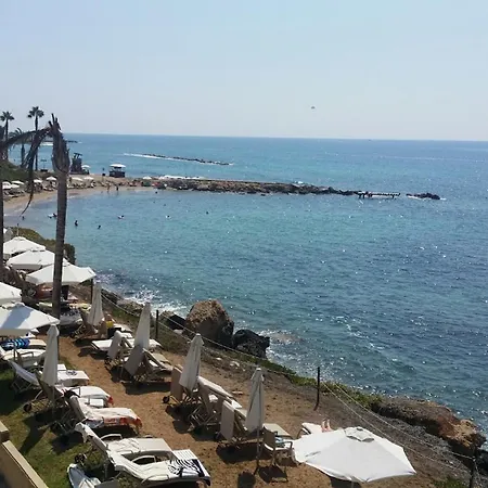 Ibiscus Gardens Near Beach, Bars & Amenities * Пафос