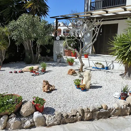Ibiscus Gardens Near Beach, Bars & Amenities Апартаменты Пафос